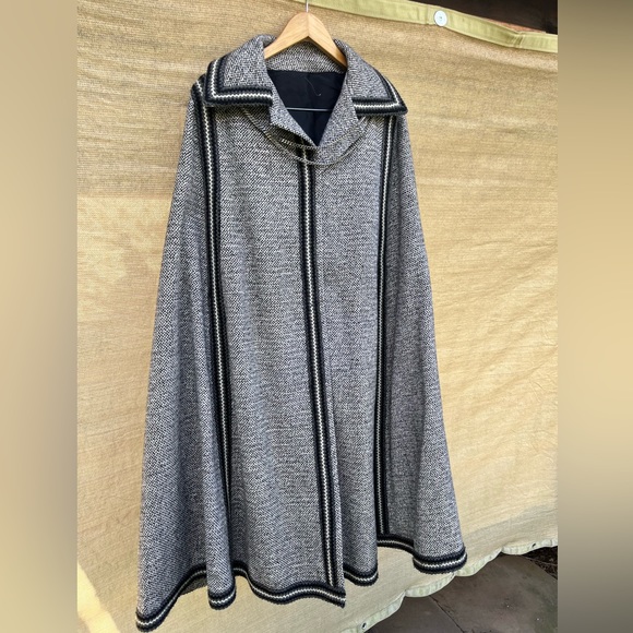 Vintage Bass New York Wool Cape - Picture 3 of 17